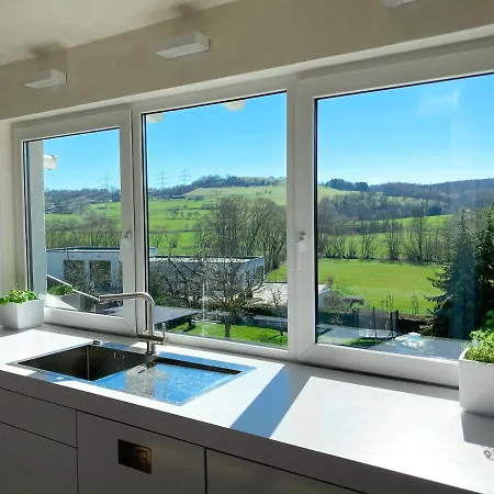 Penthouse Von Loftalive Лоллар