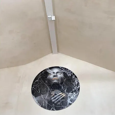 Penthouse Von Loftalive Лоллар