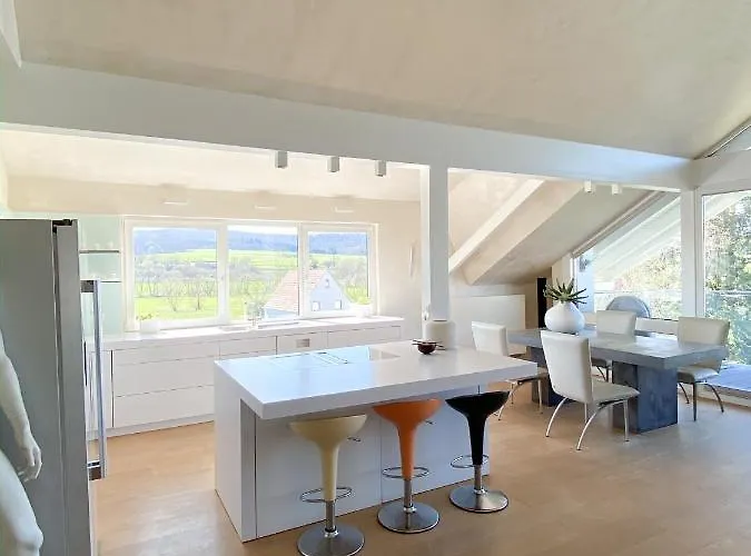 Penthouse Von Loftalive Lollar
